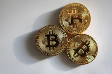 Bitcoin Price Dips Again While NuggetRush Presale Launches to a Frenzy