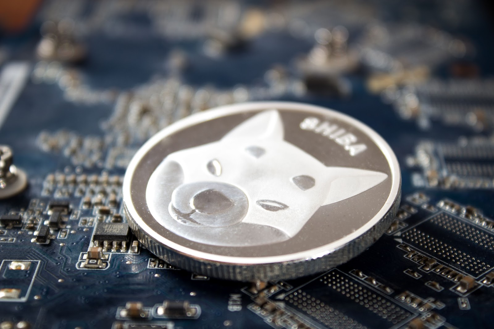 After 6% Bounce, Is Shiba Inu's Sell-Off Done? AI Altcoin Attracts Pepe & Dogwifhat Investors