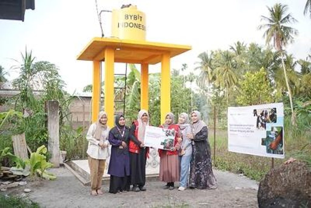 A newly constructed borewell in Balee Panah Village, Aceh, restores access to clean water for flood-affected communities. Built through Bybit Indonesia's collaboration with Kitabisa, the facility is expected to benefit around 125 households, more than 400 individuals for daily needs such as drinking, cooking, and washing.