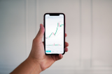 What Characterizes a Good Online Broker?